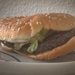 Dag 34. Min Whopper är nu lika gammal som Reklamburgaren.