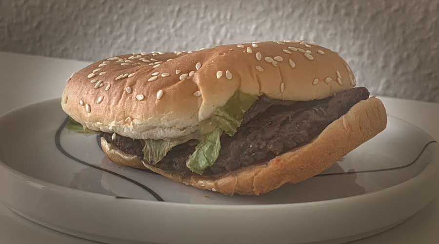 Dag 34. Min Whopper är nu lika gammal som Reklamburgaren.