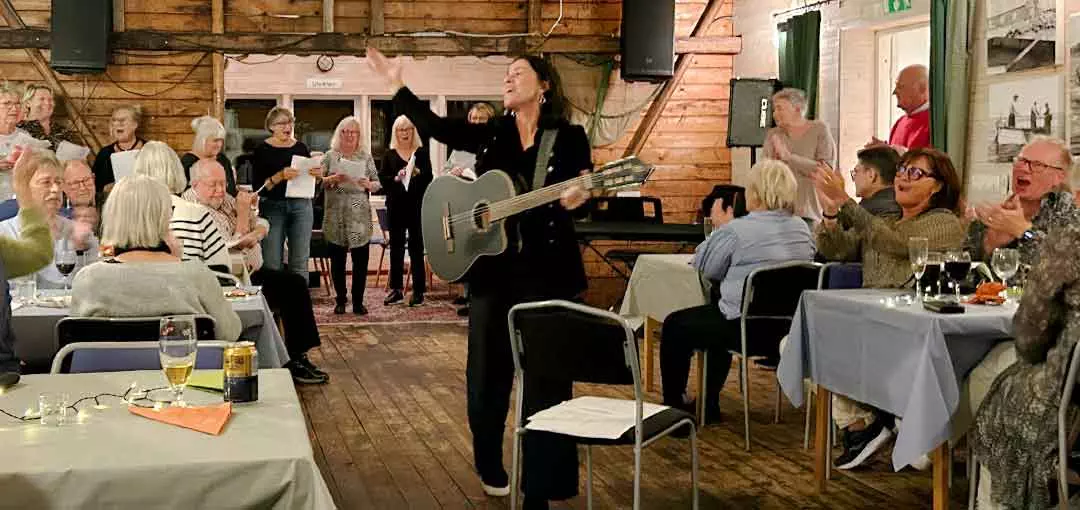 Välkommen på medlemskväll i Garnhuset – allsång med Blackbirds